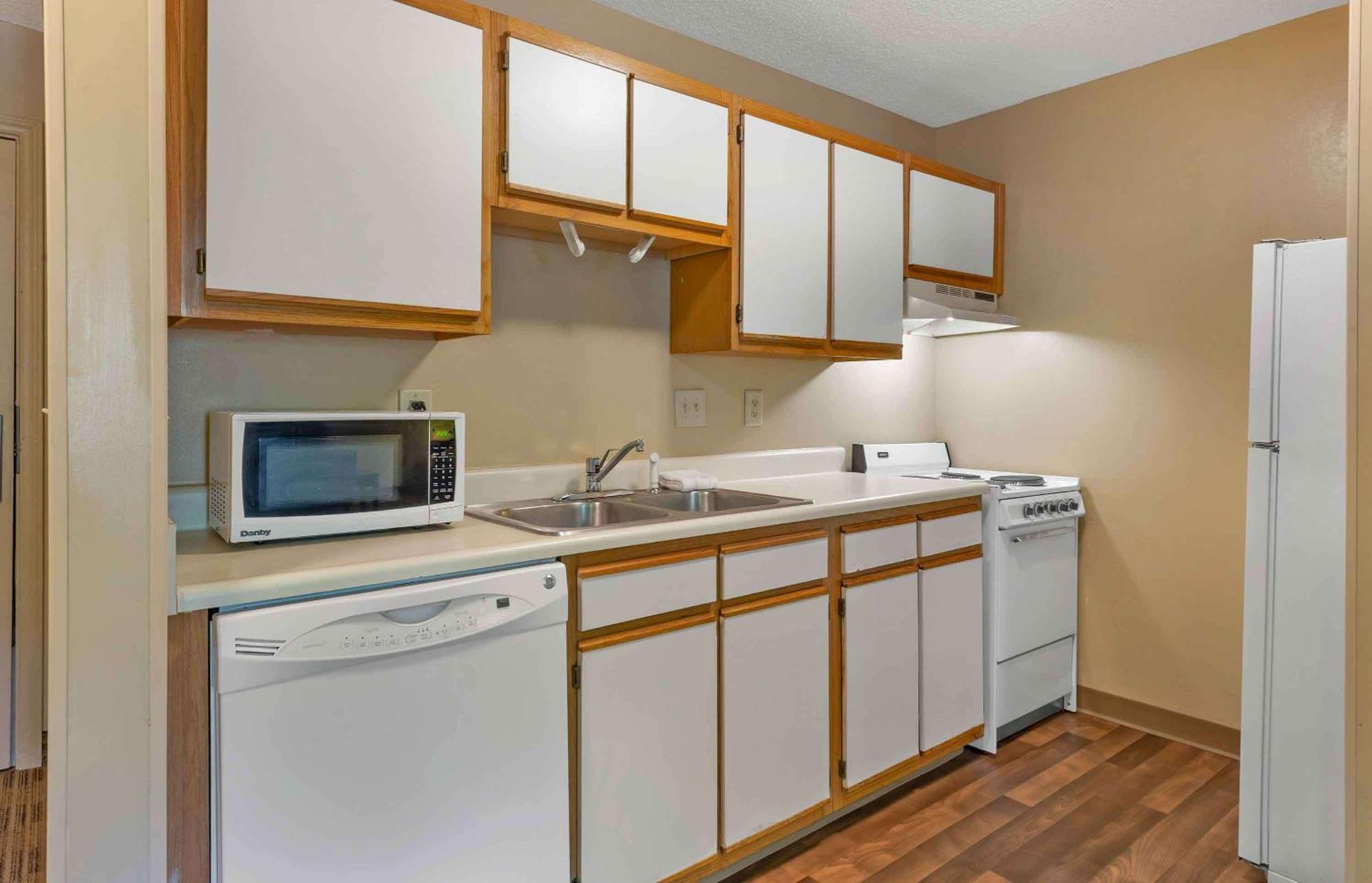 Extended Stay America Suites - Raleigh - Cary - Harrison Ave Экстерьер фото