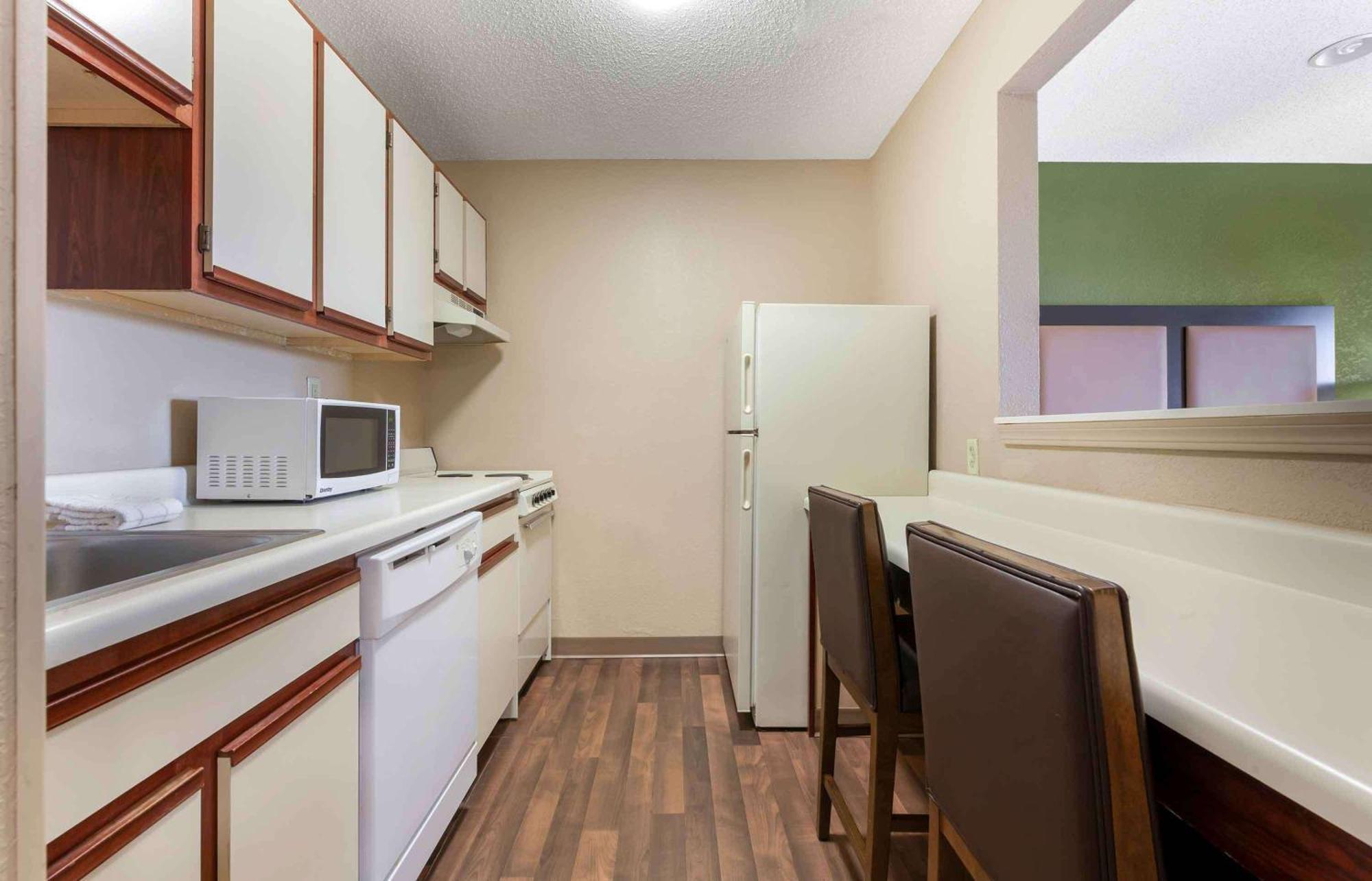 Extended Stay America Suites - Raleigh - Cary - Harrison Ave Экстерьер фото