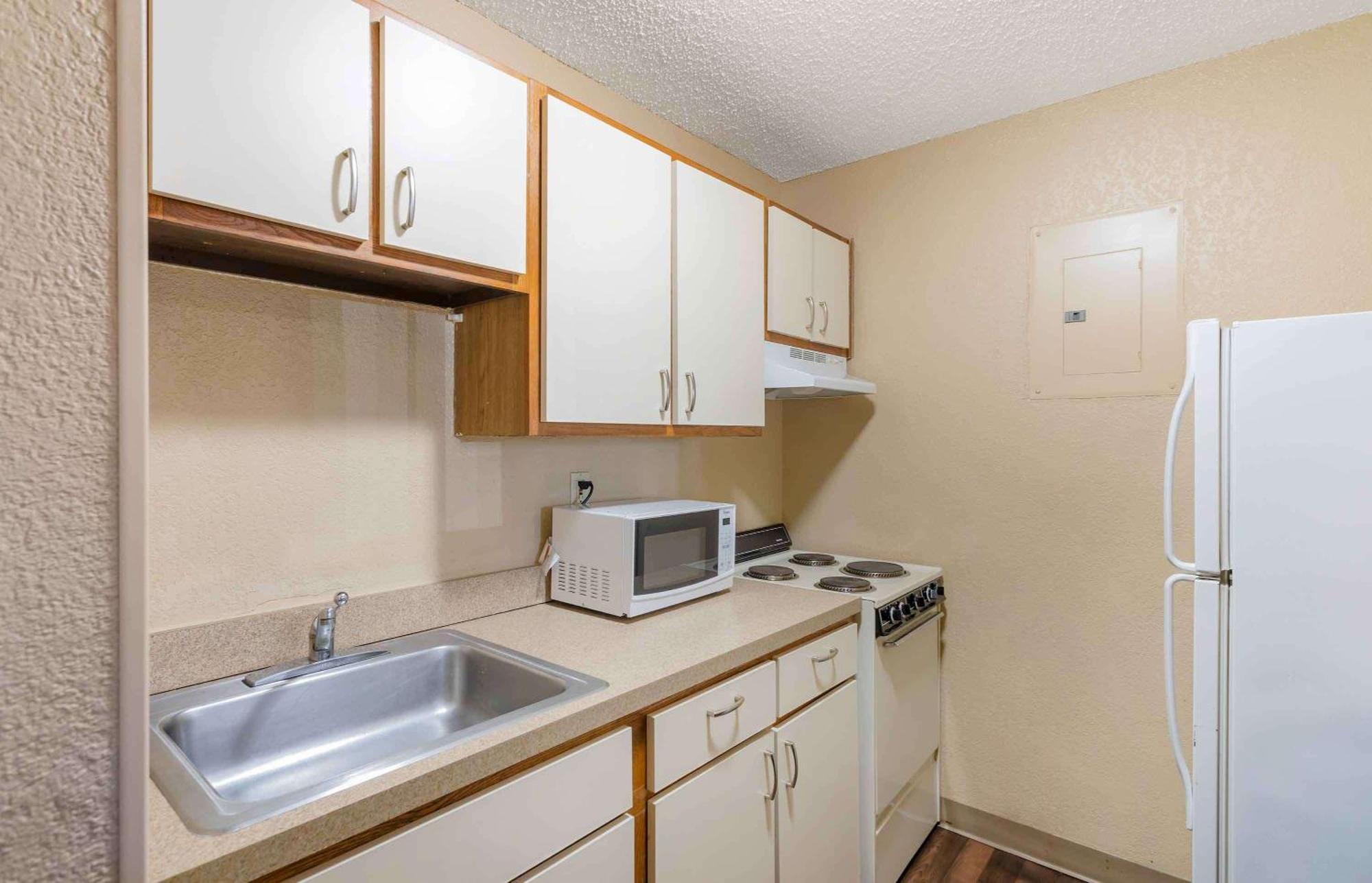 Extended Stay America Suites - Raleigh - Cary - Harrison Ave Экстерьер фото
