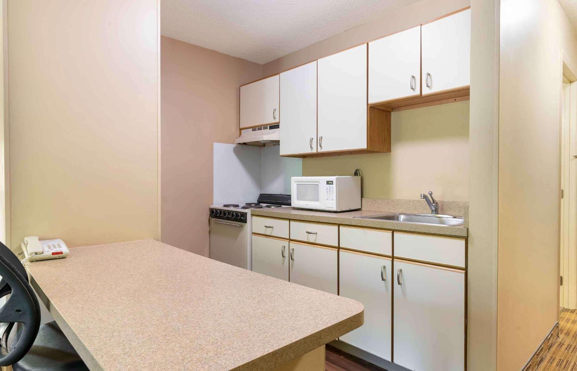 Extended Stay America Suites - Raleigh - Cary - Harrison Ave Экстерьер фото